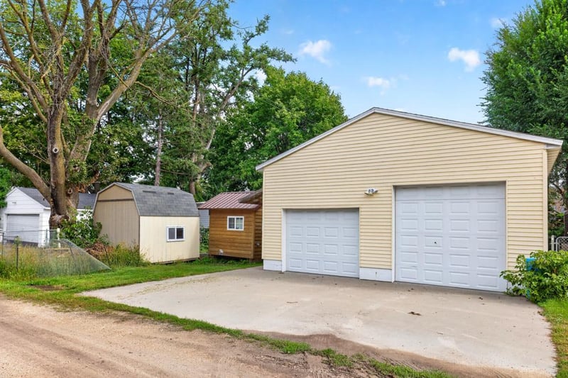813 4th Ave NW, Rochester, MN 55901