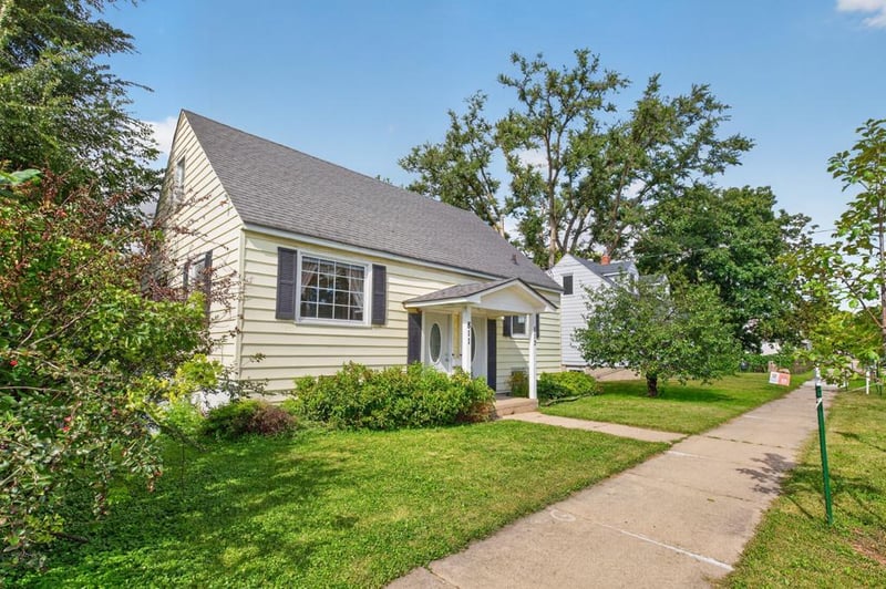 813 4th Ave NW, Rochester, MN 55901