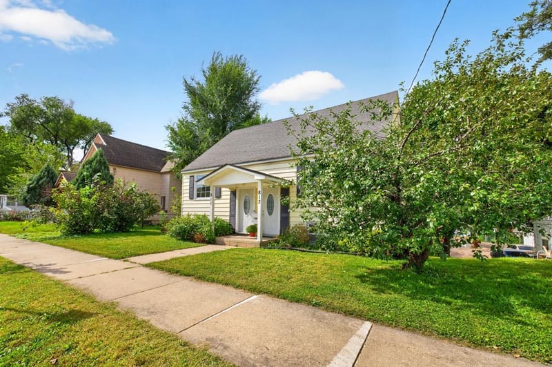 813 4th Ave NW, Rochester, MN 55901
