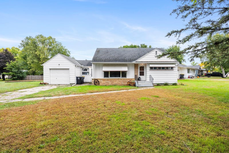 900 Park St S, Fairfax, MN 55332