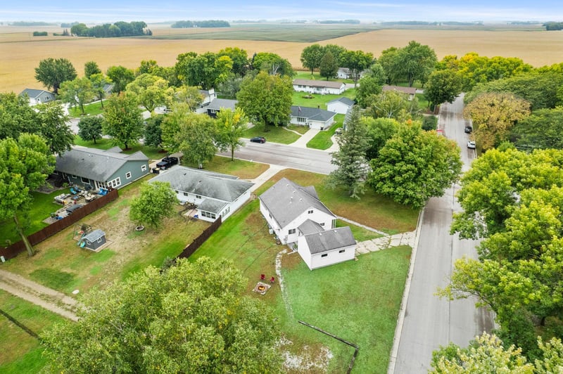 900 Park St S, Fairfax, MN 55332
