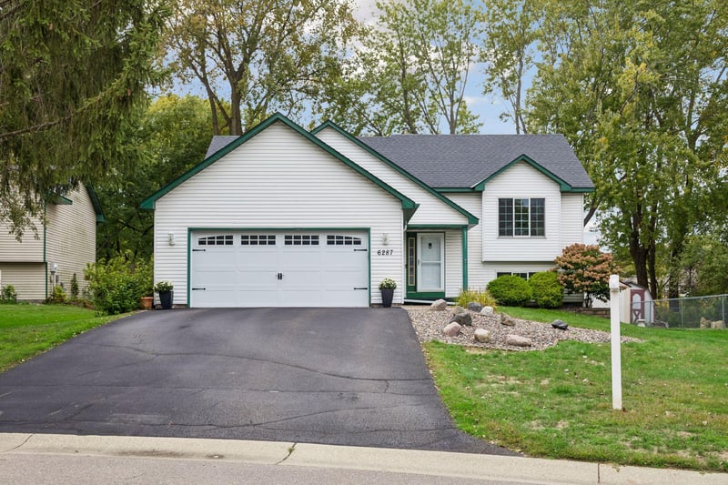6287 22nd St N, Oakdale, MN 55128