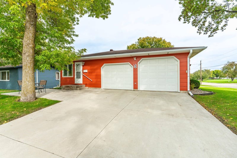 1320 S Mabelle Ave, Fergus Falls, MN 56537