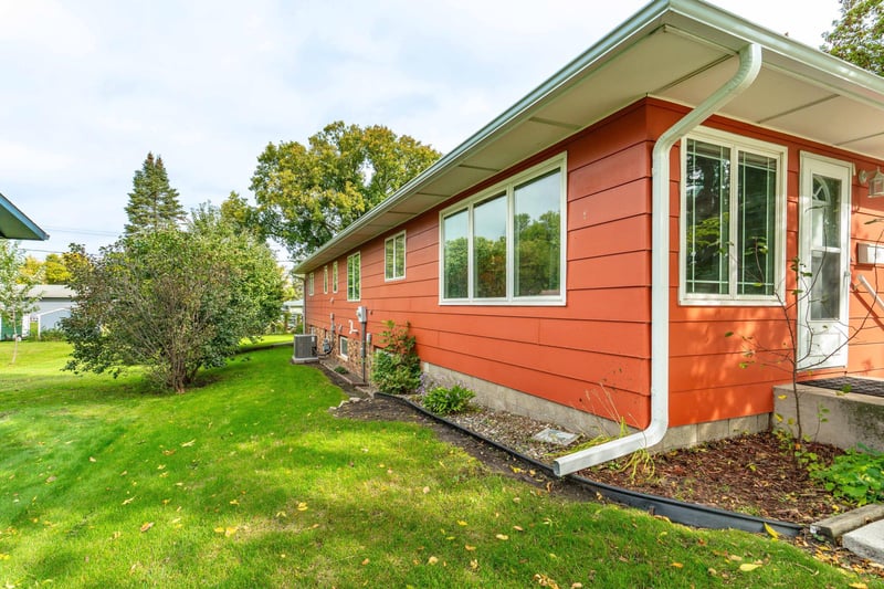 1320 S Mabelle Ave, Fergus Falls, MN 56537