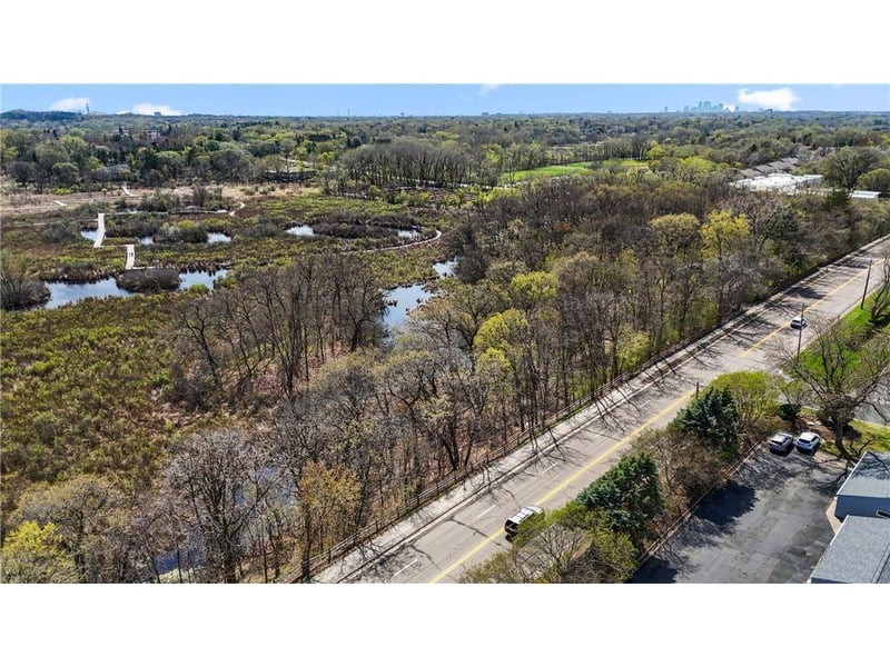556 County Road C, Roseville, MN 55113