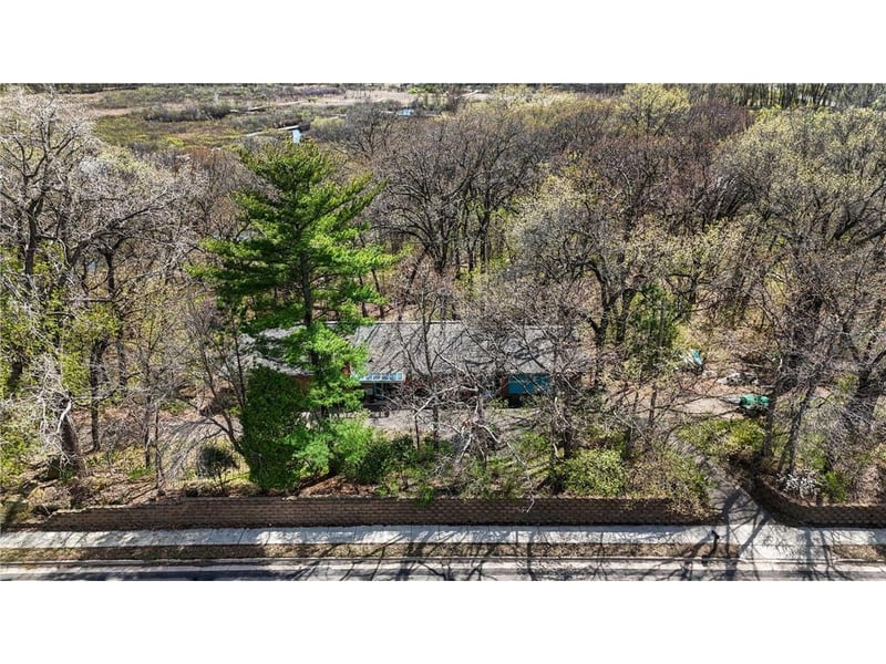 556 County Road C, Roseville, MN 55113