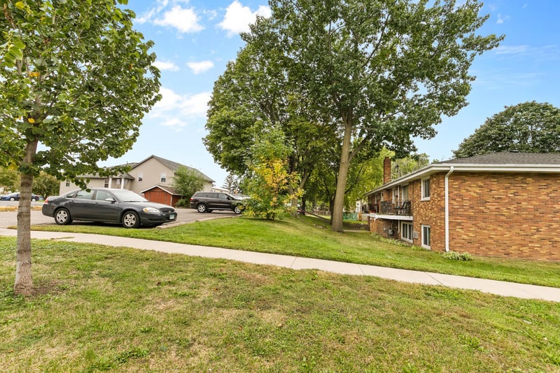 1610 Albemarle St, Saint Paul, MN 55117