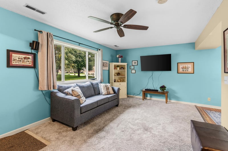 1230 Ferndale St N, Maplewood, MN 55119