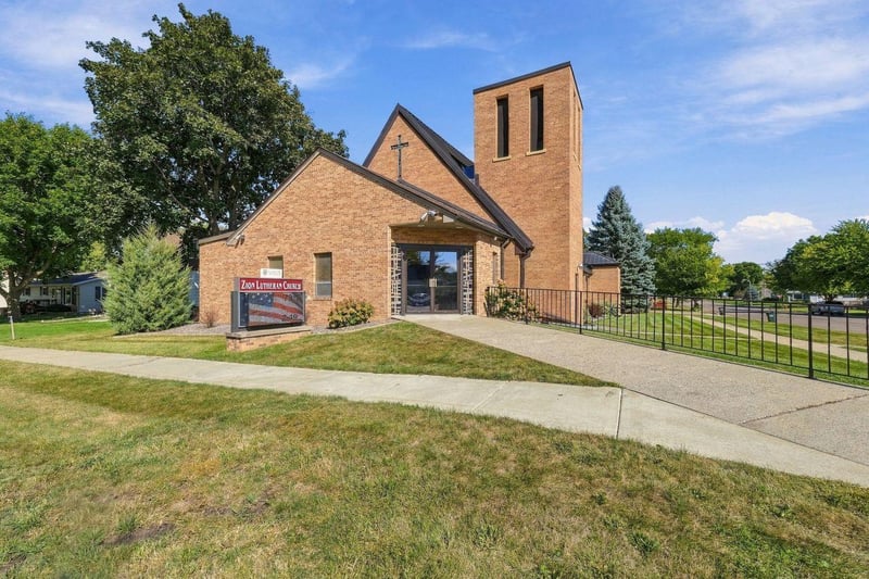 509 11th St S, Olivia, MN 56277