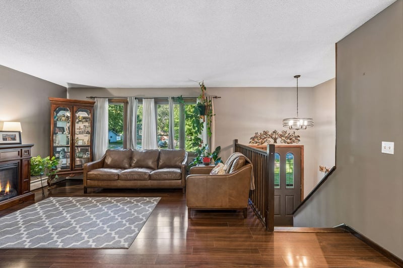8485 Red Oak Dr, Mounds View, MN 55112
