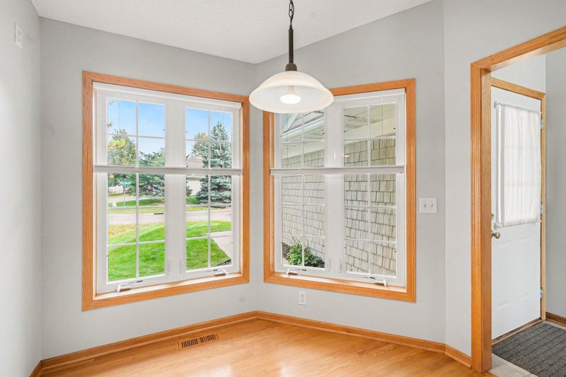 8950 Deer Run Ct, Victoria, MN 55386