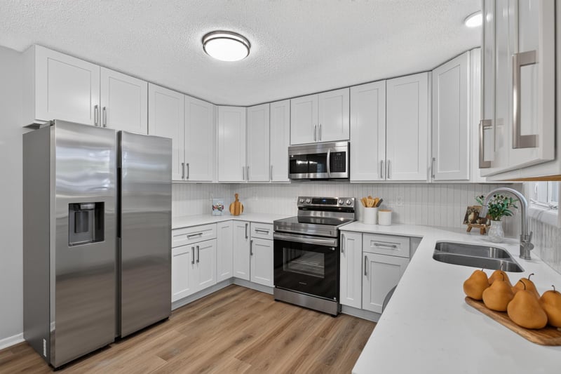 568 Riviera Dr, New Brighton, MN 55112
