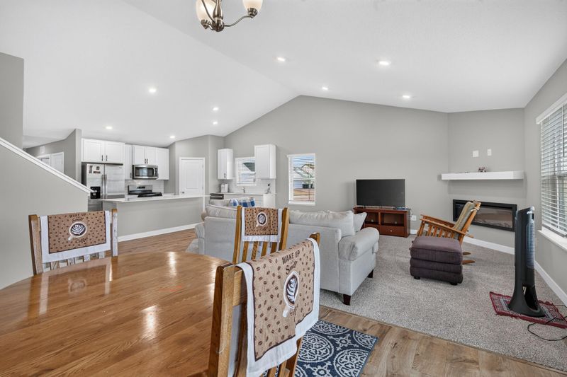 17528 Dunkirk Way, Lakeville, MN 55044