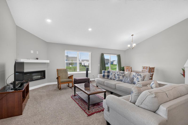 17528 Dunkirk Way, Lakeville, MN 55044