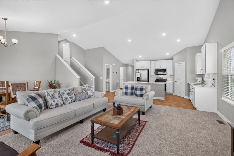 17528 Dunkirk Way, Lakeville, MN 55044