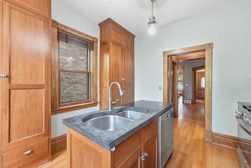 111 Isabel St E, Saint Paul, MN 55107