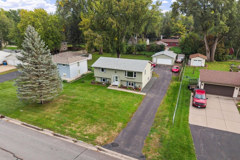 680 Hiawatha Ave, Vadnais Heights, MN 55127