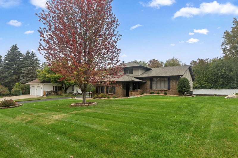 481 Marie Ave W, West Saint Paul, MN 55118