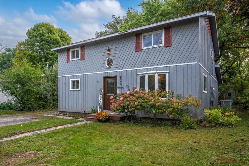 606 River St, Osceola, WI 54020