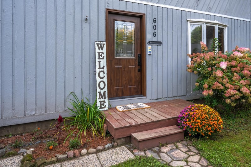 606 River St, Osceola, WI 54020