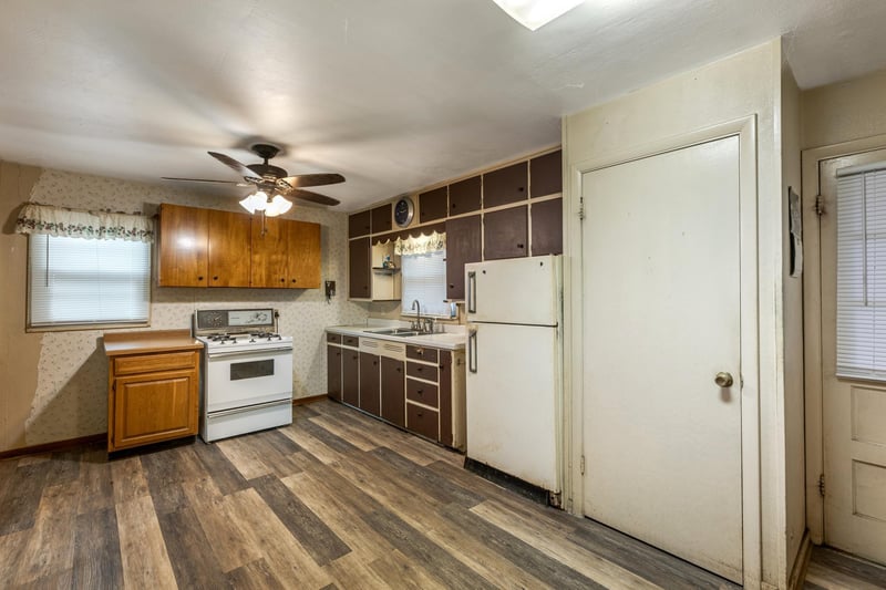 521 S 2nd St, La Crescent, MN 55947