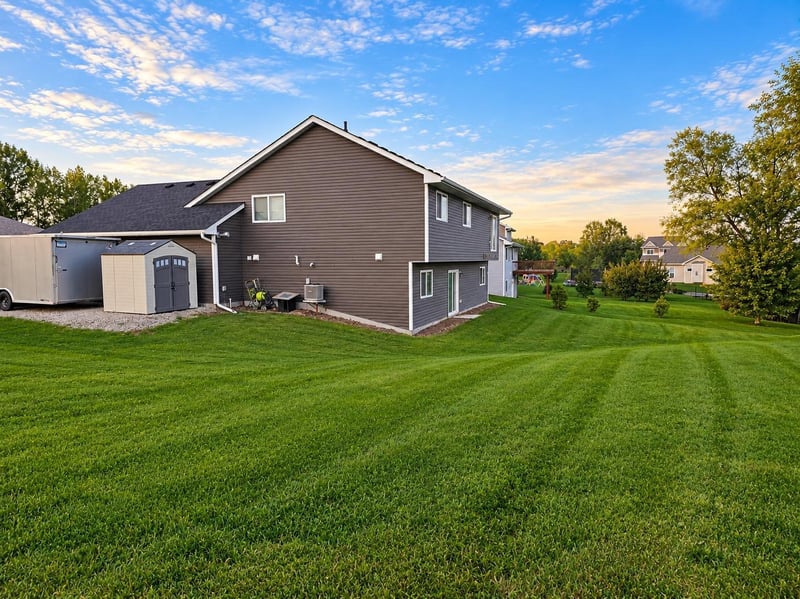2161 Maple St SW, Howard Lake, MN 55349