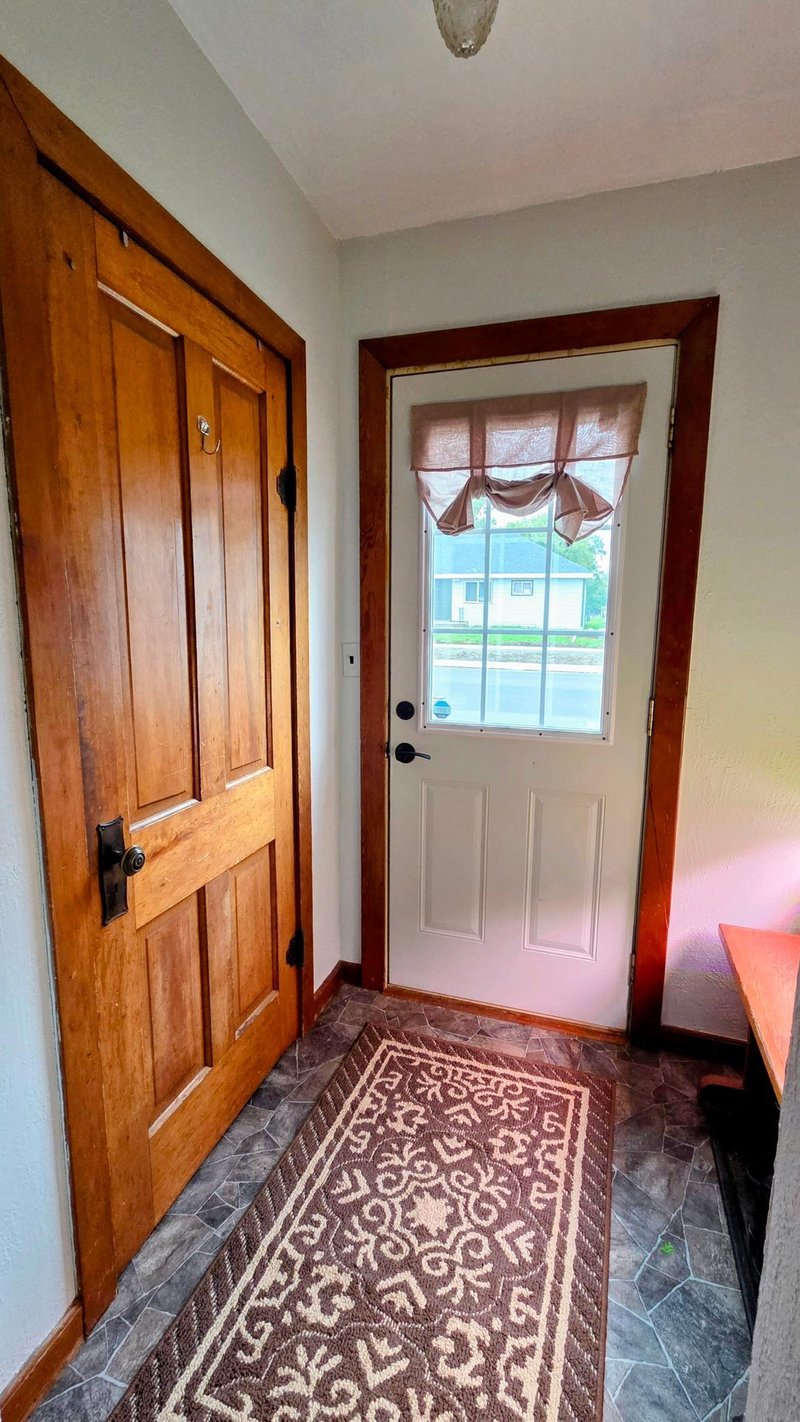 210 Snure St, Lakefield, MN 56150