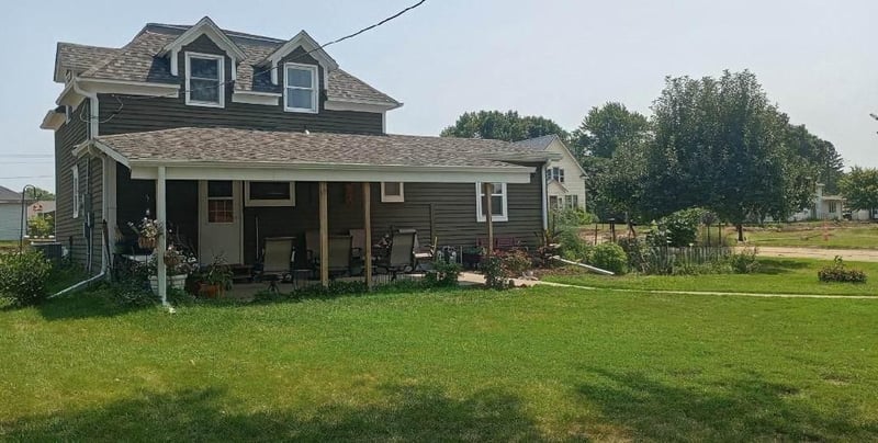 210 Snure St, Lakefield, MN 56150
