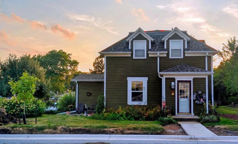 210 Snure St, Lakefield, MN 56150