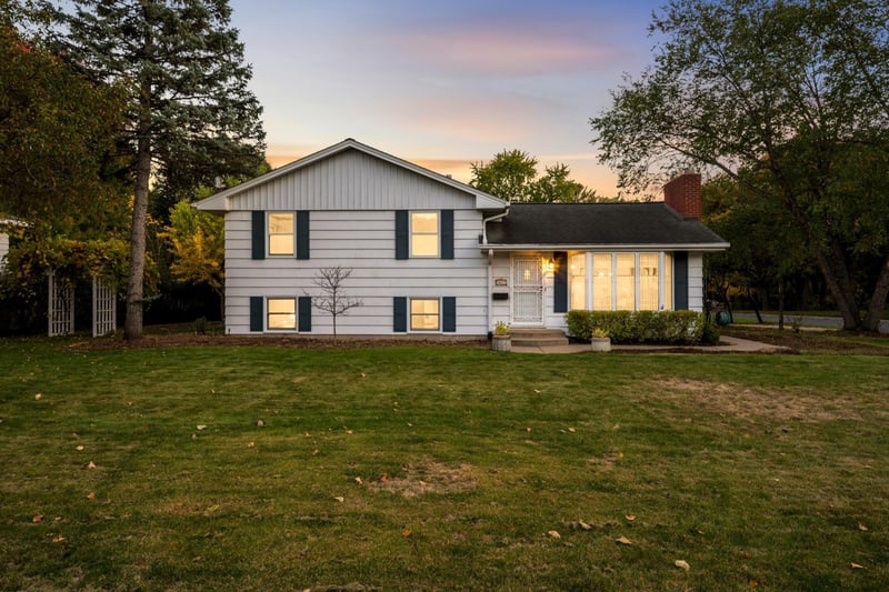 4617 W 90th St, Bloomington, MN 55437
