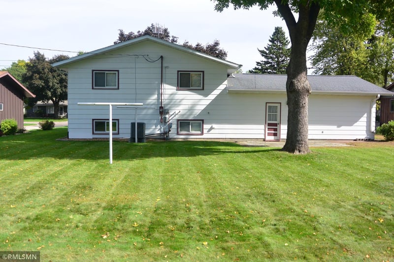 1803 Judd Ave N, Glencoe, MN 55336
