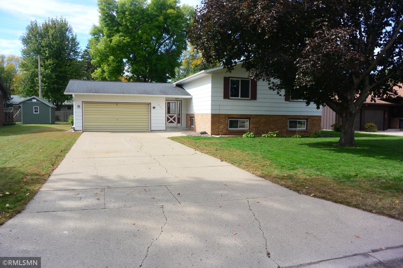 1803 Judd Ave N, Glencoe, MN 55336