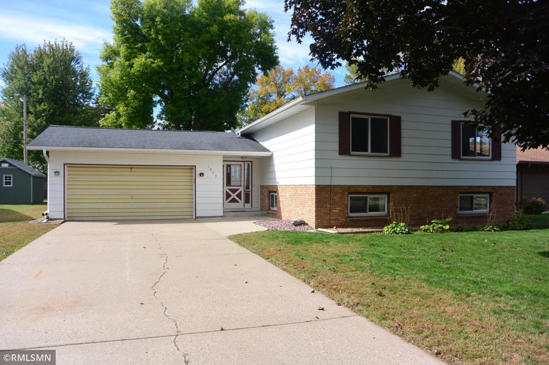 1803 Judd Ave N, Glencoe, MN 55336