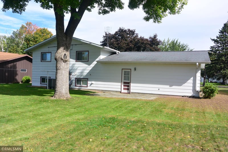 1803 Judd Ave N, Glencoe, MN 55336