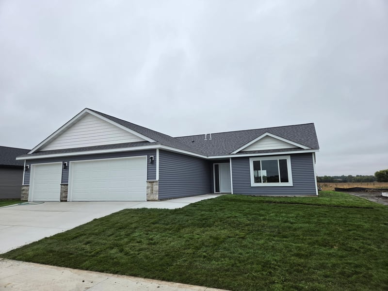 1088 Cullen St, Saint Peter, MN 56082