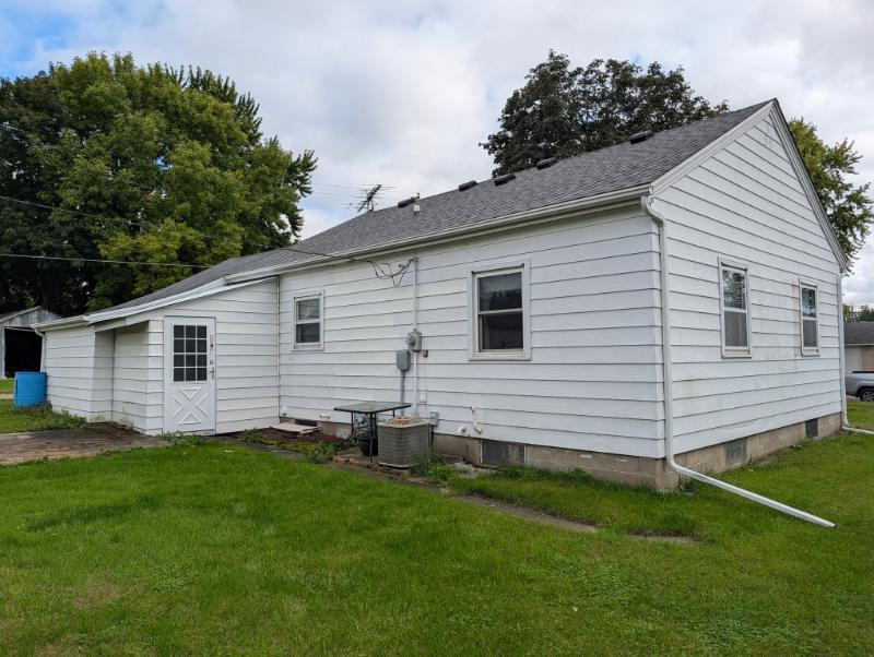 461 2nd St NW, Wells, MN 56097