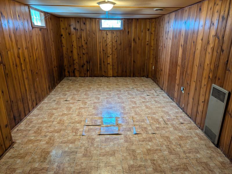 461 2nd St NW, Wells, MN 56097