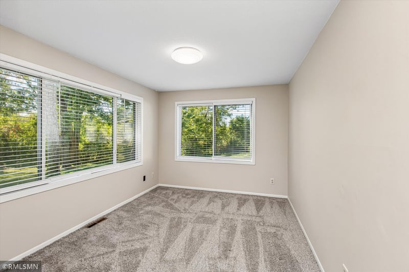 1105 Park St W #5, Cannon Falls, MN 55009