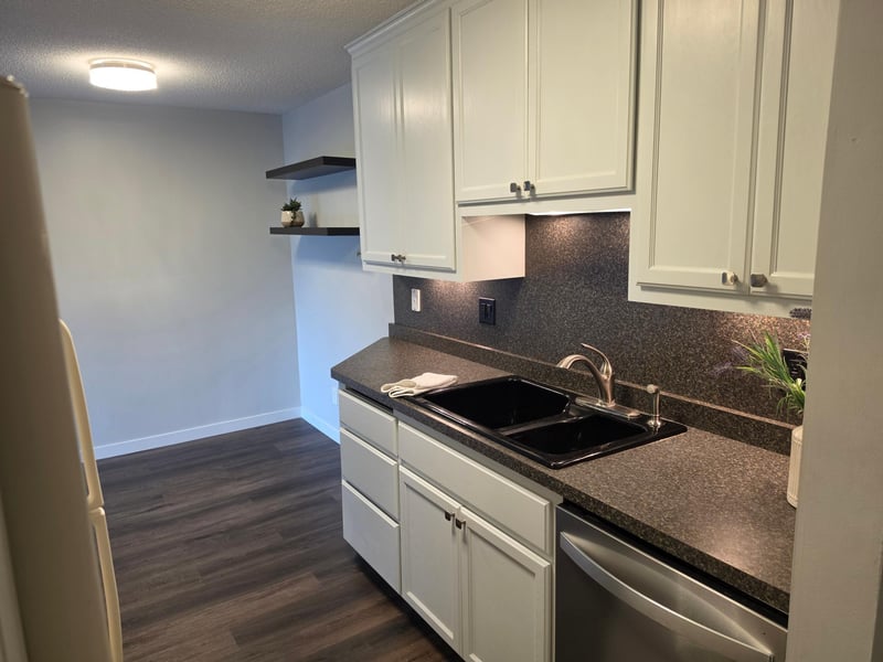 401 E Burnsville Pw #124, Burnsville, MN 55337