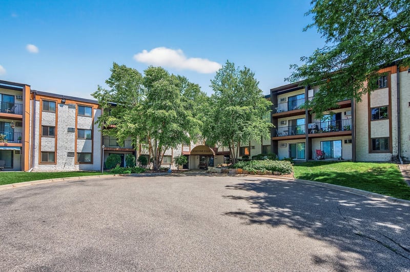 401 E Burnsville Pw #124, Burnsville, MN 55337