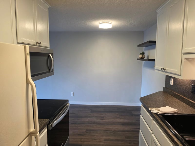 401 E Burnsville Pw #124, Burnsville, MN 55337