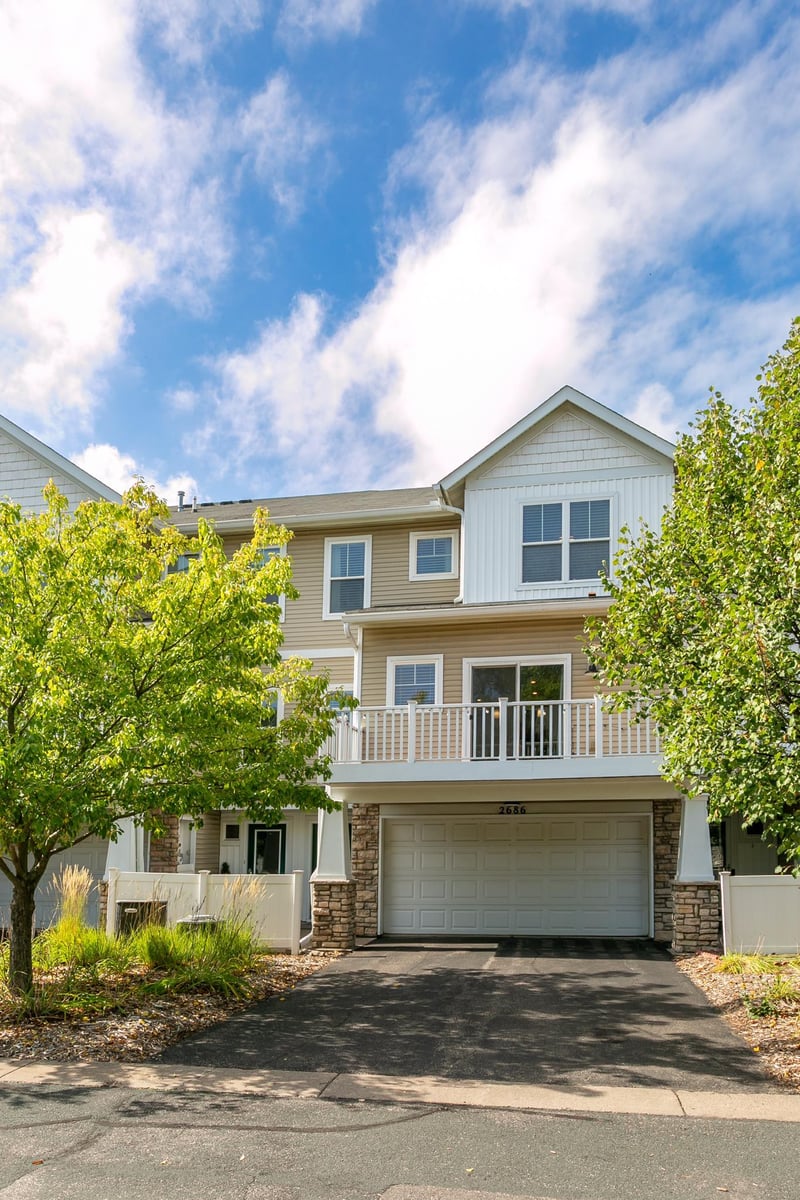 2686 New Century Pl E, Maplewood, MN 55119