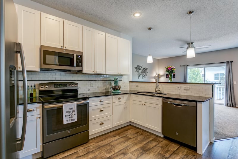 2686 New Century Pl E, Maplewood, MN 55119