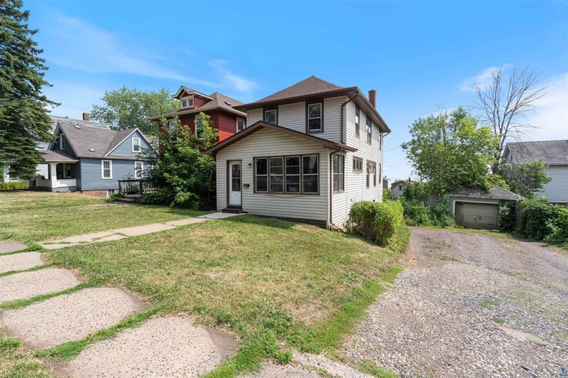 1110 E 10th St, Duluth, MN 55805