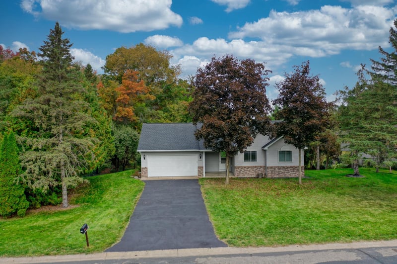 5480 273rd St, Wyoming, MN 55092