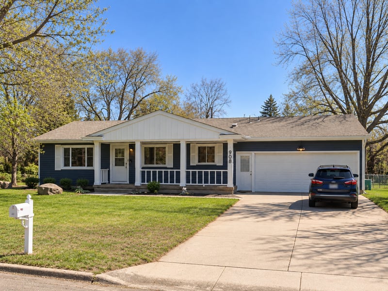 908 Brenda Lee Dr, Saint Cloud, MN 56303
