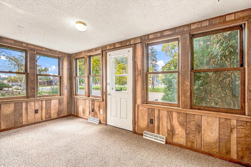 240 S Eliot Ave, Rush City, MN 55069