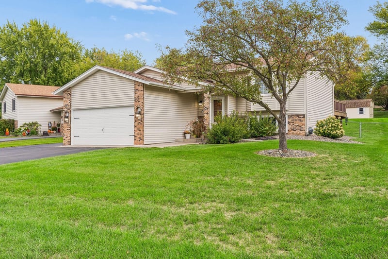 4712 Covington Ct, Eagan, MN 55122