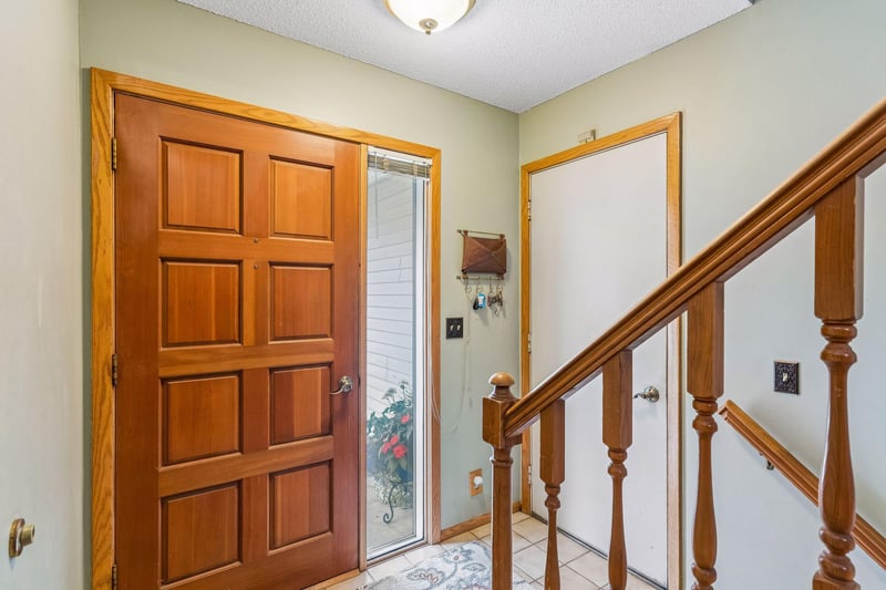 4712 Covington Ct, Eagan, MN 55122