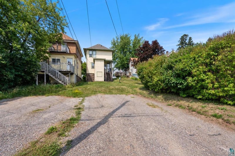 1010 E 9th St, Duluth, MN 55805